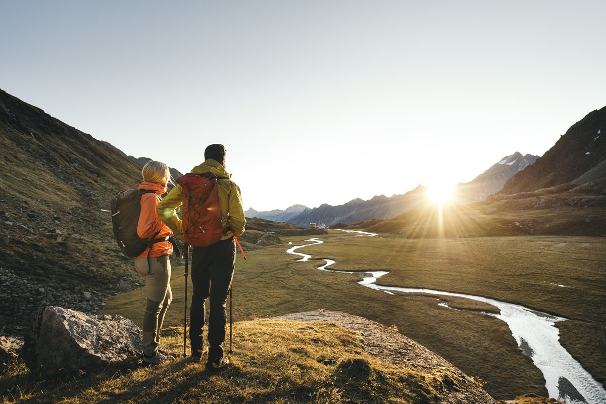 Escursionisti nella Valle dello Stubai in autunno