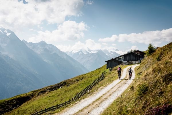 In mountain bike nella Valle dello Stubai